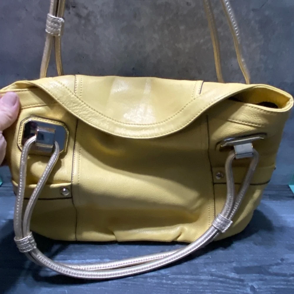 **FINAL MARKDOWN**Cream/Beige leather B. Makowsky handbag - Picture 7 of 9